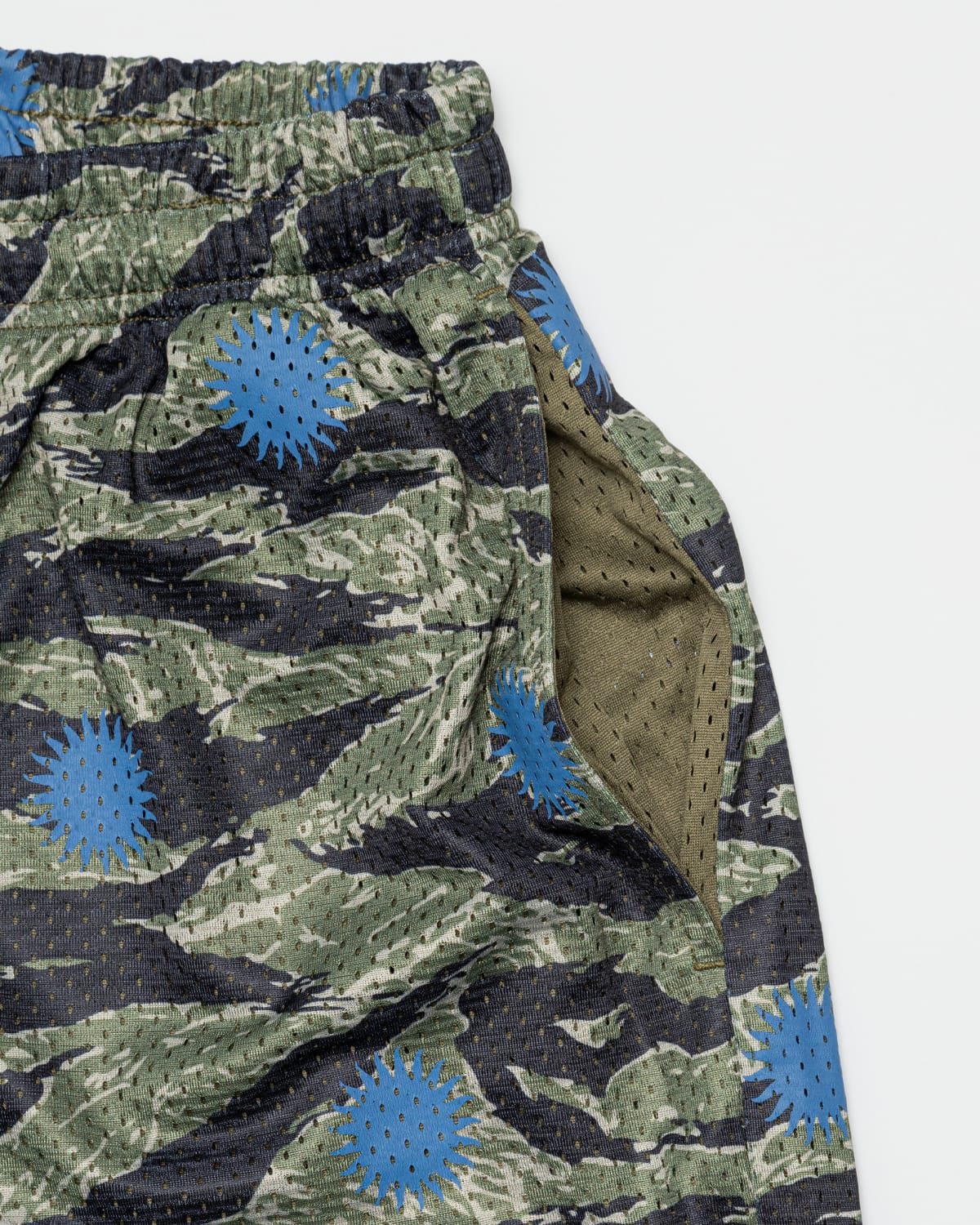 TRIBAL SUN 9" POD SHORTS - GREEN